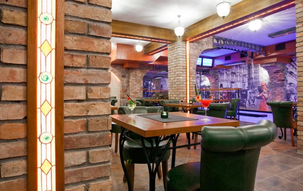 Hotel I Restauracja "Pod Orlem" คาร์ตูซือ ภายนอก รูปภาพ